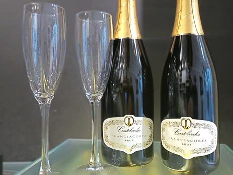 SMARTBOX - Bollicine a domicilio: 1 box contenete 2 bottiglie di Champagne e 2 flûte da degustazione - Cofanetto regalo - 3