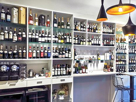 SMARTBOX - Bollicine a domicilio: 1 box contenete 2 bottiglie di Champagne e 2 flûte da degustazione - Cofanetto regalo - 7