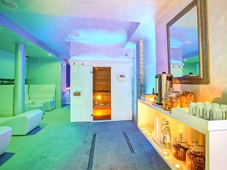 SMARTBOX - Relax e gusto a Rimini: 1 notte in hotel 4* con accesso Spa e cena a lume di candela - Cofanetto regalo - 3