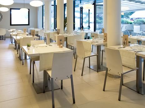 SMARTBOX - Relax e gusto a Rimini: 1 notte in hotel 4* con accesso Spa e cena a lume di candela - Cofanetto regalo - 11