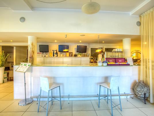 SMARTBOX - Relax e gusto a Rimini: 1 notte in hotel 4* con accesso Spa e cena a lume di candela - Cofanetto regalo - 13