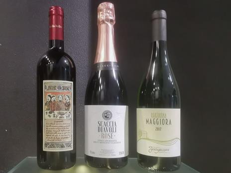 SMARTBOX - Eccellenze enologiche Aroma Wine Bar Enoteca: selezione di 3 vini a scelta a domicilio - Cofanetto regalo - 5