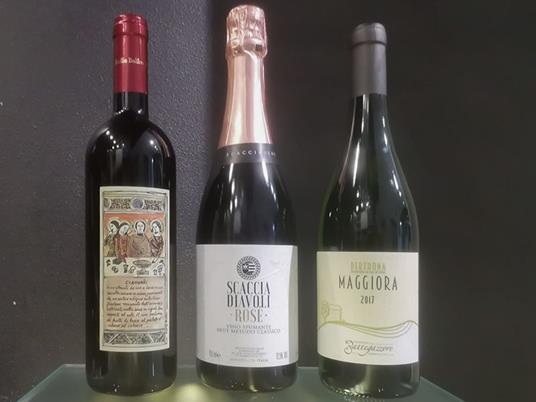 SMARTBOX - Eccellenze enologiche Aroma Wine Bar Enoteca: selezione di 3 vini a scelta a domicilio - Cofanetto regalo - 5