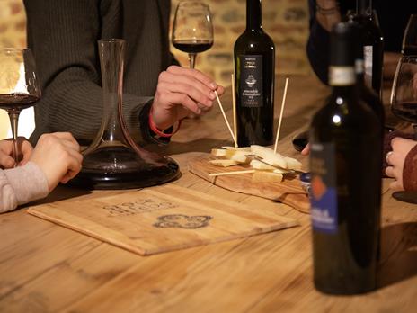 SMARTBOX - I sapori di Montepulciano: 1 notte con colazione e degustazione di vino con formaggi tipici - Cofanetto regalo - 3