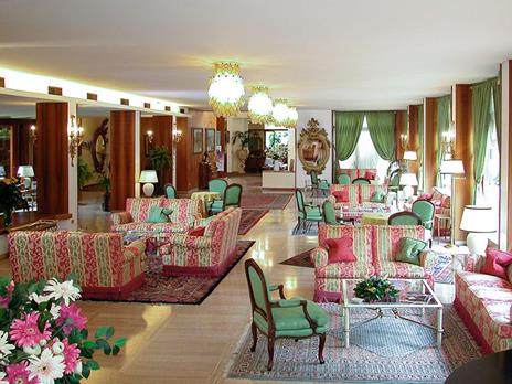 SMARTBOX - Relax 4* a Montecatini Terme: 1 notte al Grand Hotel Tamerici con rituale benessere - Cofanetto regalo - 5