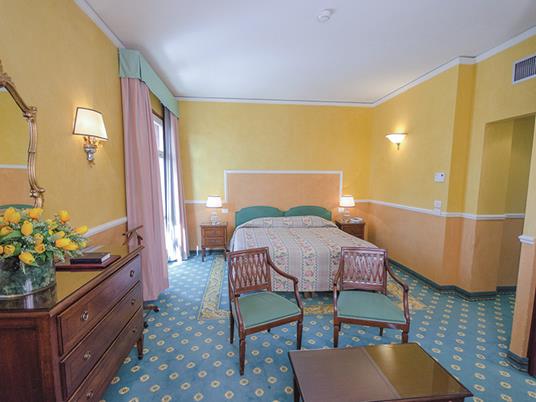 SMARTBOX - Gusto ed eleganza al Grand Hotel Tamerici di Montecatini: 2 notti e 2 cene di 3 portate - Cofanetto regalo - 3