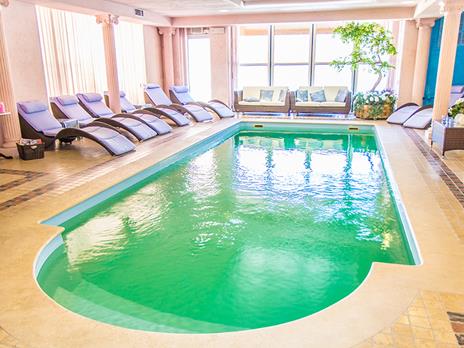 SMARTBOX - Felicità a 4*: 1 notte con cena e romantica pausa benessere - Cofanetto regalo - 5