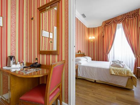 SMARTBOX - Al cuore di Roma: 1 magica notte con colazione e aperitivo al 4* Hotel Gambrinus - Cofanetto regalo - 3