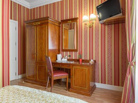 SMARTBOX - Al cuore di Roma: 1 magica notte con colazione e aperitivo al 4* Hotel Gambrinus - Cofanetto regalo - 5