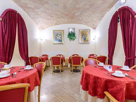 SMARTBOX - Al cuore di Roma: 1 magica notte con colazione e aperitivo al 4* Hotel Gambrinus - Cofanetto regalo - 15