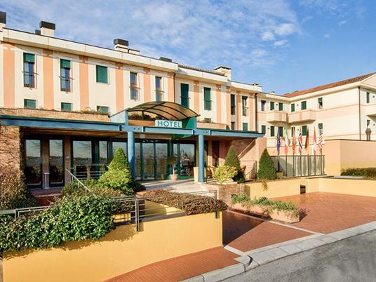 SMARTBOX - Per i testimoni di nozze perfetti: 2 notti con pausa benessere in hotel stellati d'Europa - Cofanetto regalo - 13