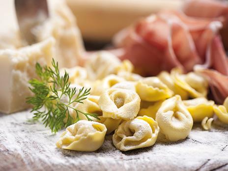 SMARTBOX - Accademia della Pasta di Cristina Lunardini: 5 corsi online per mettere le mani in pasta - Cofanetto regalo - 5
