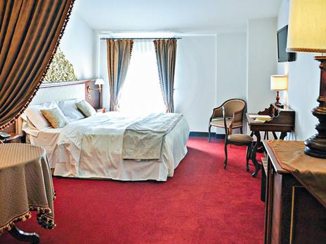 SMARTBOX - 2 lussuose notti in Junior Suite con cena presso il raffinato 5* Hotel Villa Condulmer - Cofanetto regalo - 5