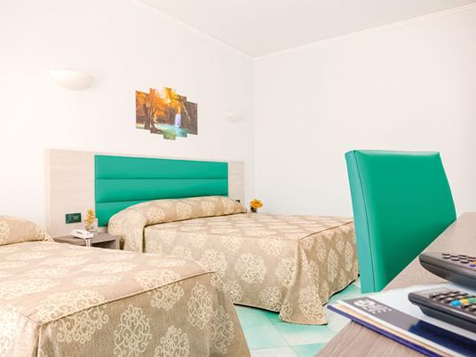 SMARTBOX - Io & te a Ischia: 1 notte vista mare con pausa relax al 4* Hermitage Resort Thermal SPA - Cofanetto regalo - 3