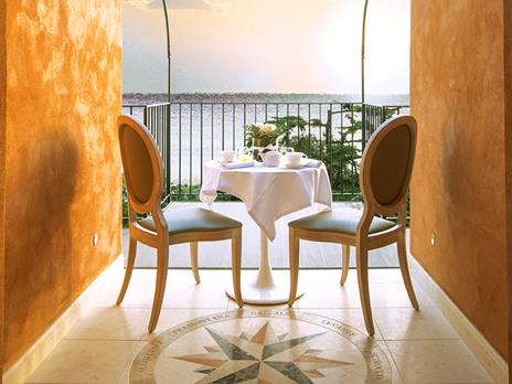 SMARTBOX - Pausa di lusso nelle Marche: 3 magnifiche notti con colazione al 5* Villa Lattanzi - Cofanetto regalo - 7