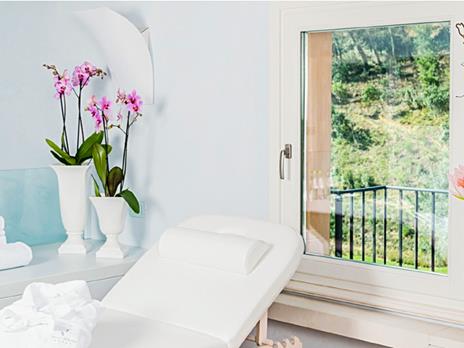 SMARTBOX - Lusso e benessere nelle Marche: 1 notte con accesso alla Spa privata al 5* Villa Lattanzi - Cofanetto regalo - 5