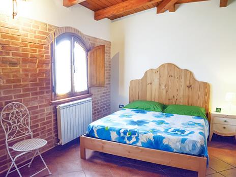 SMARTBOX - Parentesi relax in famiglia: 1 notte con colazione e cena in confortevoli agriturismi - Cofanetto regalo - 6