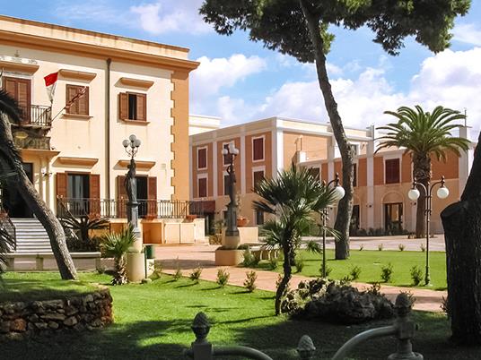 SMARTBOX - In Sicilia con gusto: 2 magiche notti in hotel 5* e 2 deliziose cene di 3 portate - Cofanetto regalo - 4