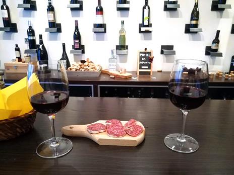 SMARTBOX - 1 degustazione guidata a Milano: bianchi, rossi e bollicine per 2 - Cofanetto regalo - 8