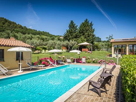 SMARTBOX - Nel verde dellUmbria: 1 notte di relax con aperitivo, percorso benessere e degustazione - Cofanetto regalo - 3