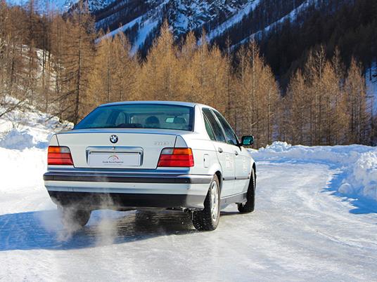 SMARTBOX - Corso di guida sicura su neve e ghiaccio con attestato finale - Cofanetto regalo - 5