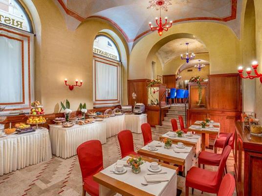 SMARTBOX - Capitale dei sogni: 1 magica notte con colazione nel quattro stelle UNAWAY Hotel Empire Roma - Cofanetto regalo - 5