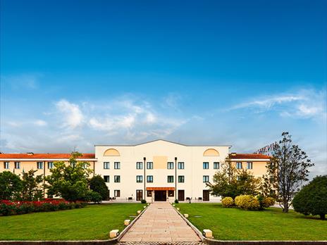 SMARTBOX - Fuga a 4* in Veneto: 1 notte con cena di 2 portate all'UNAWAY Hotel Occhiobello - Cofanetto regalo - 6