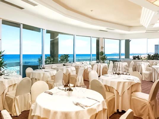 SMARTBOX - Come in una favola: fuga romantica di 2 notti con cena e pausa benessere - Cofanetto regalo - 4