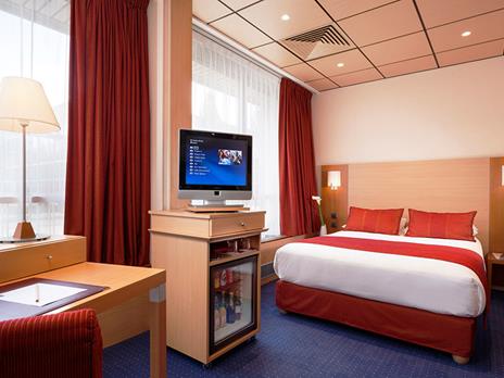 SMARTBOX - 1 notte a due passi da Parigi con accesso al parco Aquaboulevard per 2 adulti e 1 bambino - Cofanetto regalo - 6