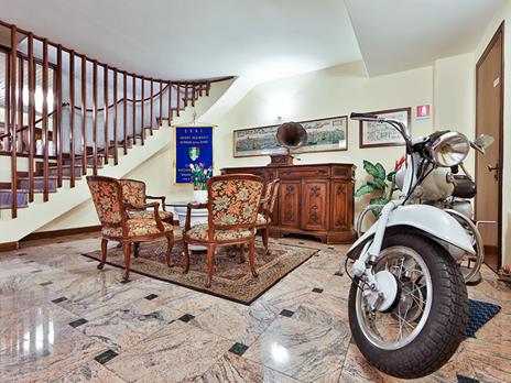 SMARTBOX - 1 notte in hotel 4* con visita guidata del centro storico di Bassano del Grappa - Cofanetto regalo - 5