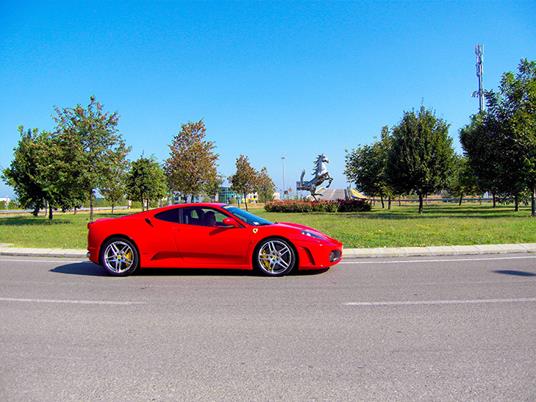 SMARTBOX - A tutto gas: 1 emozionante giro in Ferrari tra le strade di Maranello - Cofanetto regalo - 6