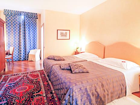 SMARTBOX - Tra stelle e natura al Castello Rosso: 2 notti in Depandace con aperitivo e degustazione - Cofanetto regalo - 4