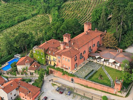 SMARTBOX - Tra stelle e natura al Castello Rosso: 2 notti in Depandace con aperitivo e degustazione - Cofanetto regalo - 8