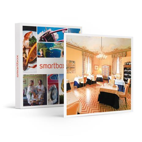 SMARTBOX - Favola in Dependace: 1 notte di relax con colazione e aperitivo nel Castello Rosso - Cofanetto regalo