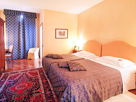 SMARTBOX - Favola in Dependace: 1 notte di relax con colazione e aperitivo nel Castello Rosso - Cofanetto regalo - 4
