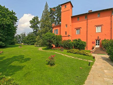 SMARTBOX - Favola in Dependace: 1 notte di relax con colazione e aperitivo nel Castello Rosso - Cofanetto regalo - 6