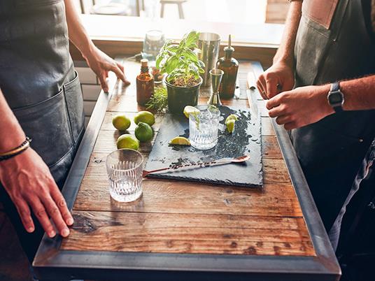 SMARTBOX - Gin Tonic a casa tua: 1 box con 1 Gin a scelta e 4 toniche con dispenser - Cofanetto regalo - 3