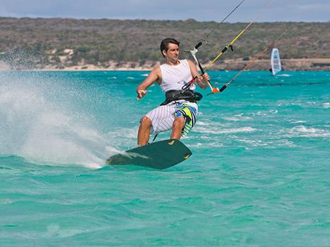 SMARTBOX - 1 adrenalinica attività in riva al mare per 2 amanti dell'acqua salata - Cofanetto regalo - 3