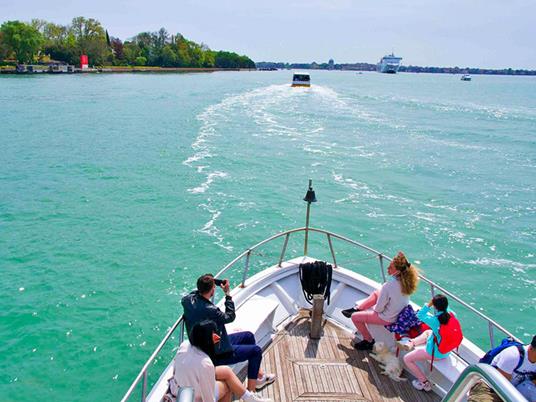SMARTBOX - Giro in barca della Laguna di Venezia per tutta la famiglia - Cofanetto regalo - 3