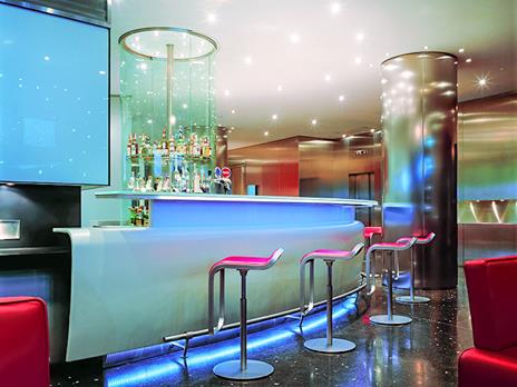 SMARTBOX - Benvenuto a Bologna: 1 notte in hotel 4* con colazione e aperitivo incluso - Cofanetto regalo - 5