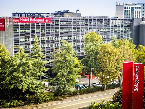 SMARTBOX - Benvenuto a Bologna: 1 notte in hotel 4* con colazione e aperitivo incluso - Cofanetto regalo - 13