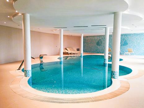 SMARTBOX - Felicità vista mare in Sardegna: 1 notte con colazione, percorso benessere, spiaggia e cena - Cofanetto regalo - 3