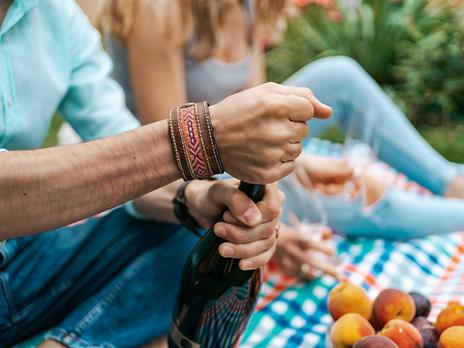 SMARTBOX - Bollicine di felicità: 4 bottiglie di Spumante Metodo Classico con consegna a domicilio - Cofanetto regalo - 5