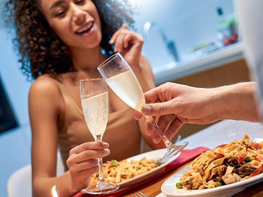 SMARTBOX - Bollicine di felicità: 4 bottiglie di Spumante Metodo Classico con consegna a domicilio - Cofanetto regalo - 13