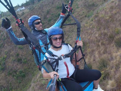 SMARTBOX - 1 suggestivo volo in parapendio biposto per 2 persone in Sicilia - Cofanetto regalo - 3