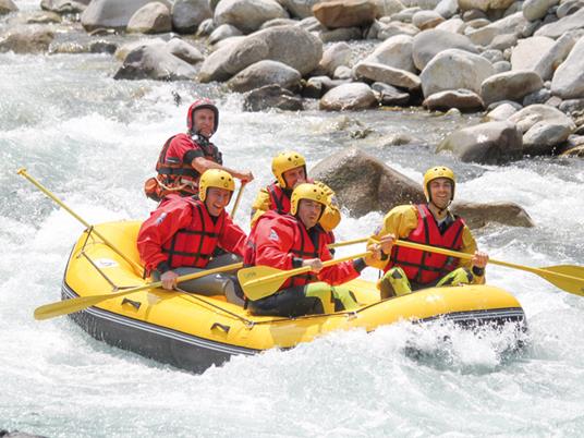 SMARTBOX - Tanti Auguri - Cofanetto regalo - 1 cena o 1 trattamento benessere o 1 attività sportiva per 1 o 2 persone - 7