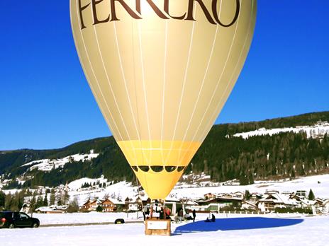 SMARTBOX - Io & Te tra le nuvole: 1 romantico volo in mongolfiera per 2 sposi - Cofanetto regalo - 4