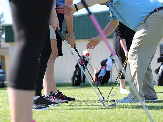 SMARTBOX 10 lezioni di gruppo di golf con riprese video dello swing per 2 al Golf Club Stupinigi di Torino Cofanetto regalo - 3