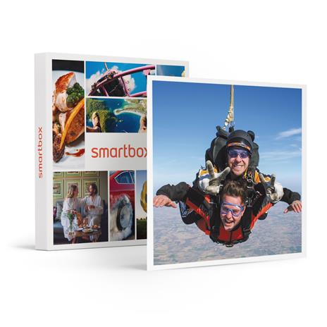 SMARTBOX - Adrenalinico volo in tandem con paracadute - Cofanetto regalo