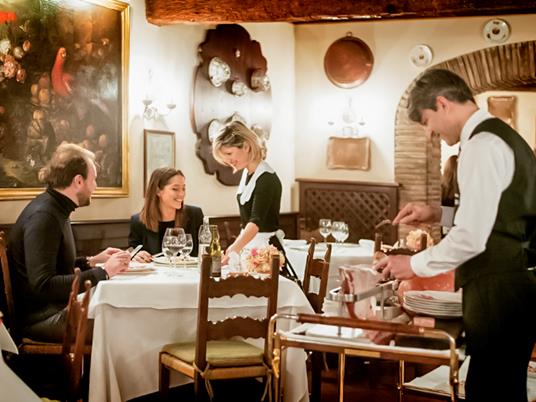 SMARTBOX - 1 cena gourmet per 2 novelli sposi buongustai - Cofanetto regalo - 2